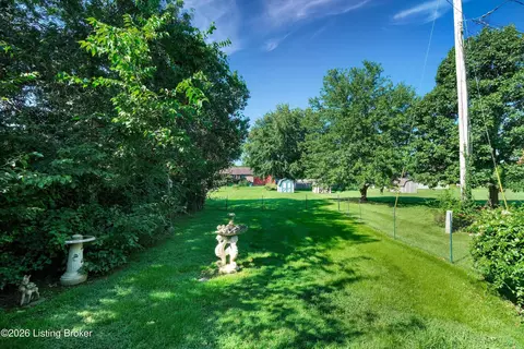 Exterior - 185 Beechtree Ln, Mount Washington, KY 40047 photo 3 of 6