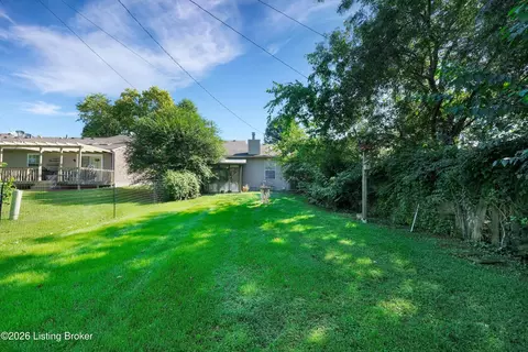 Exterior - 185 Beechtree Ln, Mount Washington, KY 40047 photo 6 of 6