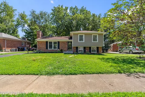 9306 Trentham Ln, Louisville, KY 40242