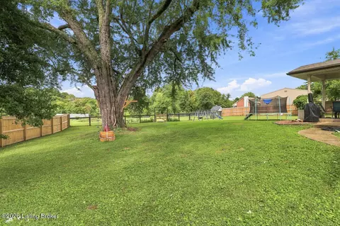Exterior - 4525 Scottsville Rd, Floyds Knobs, IN 47119 photo 5 of 10