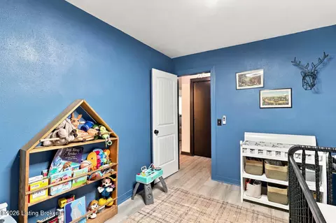 Bedroom - 4525 Scottsville Rd, Floyds Knobs, IN 47119 photo 4 of 7