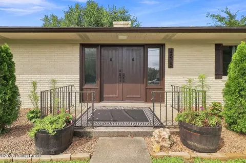 Exterior - 4525 Scottsville Rd, Floyds Knobs, IN 47119 photo 2 of 10