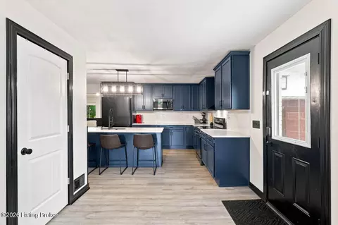 Entry Way - 4525 Scottsville Rd, Floyds Knobs, IN 47119 photo 1 of 6