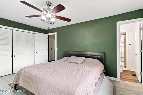 Bedroom - 4525 Scottsville Rd, Floyds Knobs, IN 47119 photo 2 of 7