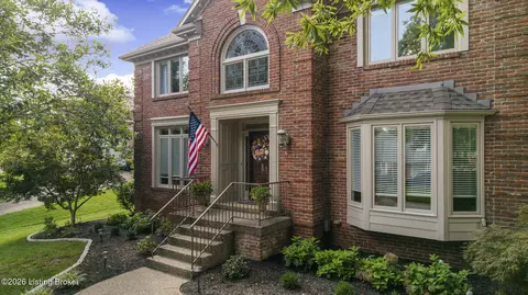800 Lake Forest Pkwy, Louisville, KY 40245