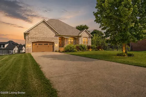 Exterior - 596 Meadowcrest Dr, Mount Washington, KY 40047 photo 2 of 9