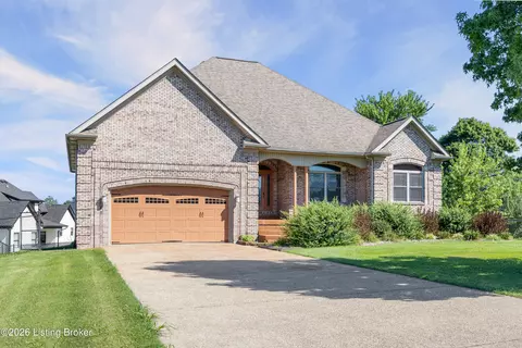 Exterior - 596 Meadowcrest Dr, Mount Washington, KY 40047 photo 4 of 9