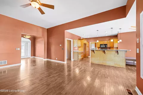 Living - 596 Meadowcrest Dr, Mount Washington, KY 40047 photo 4 of 4