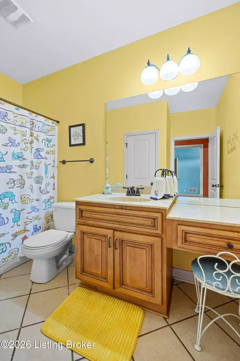 Bath - 596 Meadowcrest Dr, Mount Washington, KY 40047 photo 3 of 4