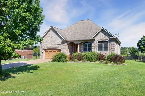 Exterior - 596 Meadowcrest Dr, Mount Washington, KY 40047 photo 8 of 9