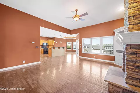 Living - 596 Meadowcrest Dr, Mount Washington, KY 40047 photo 3 of 4