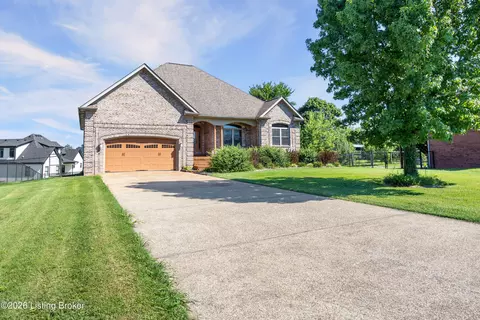 Exterior - 596 Meadowcrest Dr, Mount Washington, KY 40047 photo 9 of 9