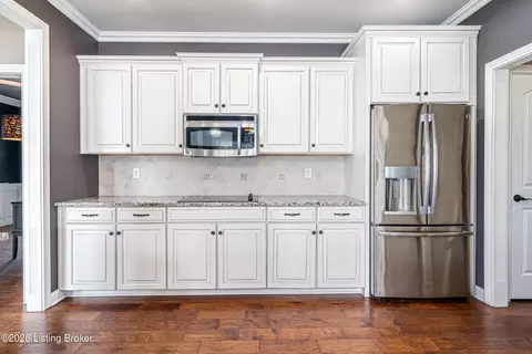 Kitchen - 3642 Woodland Lakes Dr, Floyds Knobs, IN 47119 photo 2 of 5