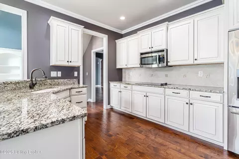 Kitchen - 3642 Woodland Lakes Dr, Floyds Knobs, IN 47119 photo 5 of 5