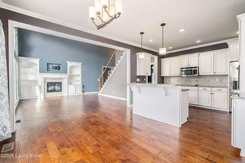Living - 3642 Woodland Lakes Dr, Floyds Knobs, IN 47119 photo 6 of 10