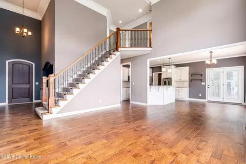 Living - 3642 Woodland Lakes Dr, Floyds Knobs, IN 47119 photo 2 of 10