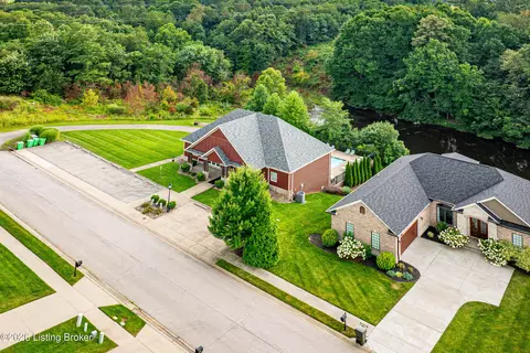 View/Area - 3642 Woodland Lakes Dr, Floyds Knobs, IN 47119 photo 3 of 6