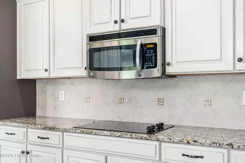 Kitchen - 3642 Woodland Lakes Dr, Floyds Knobs, IN 47119 photo 3 of 5