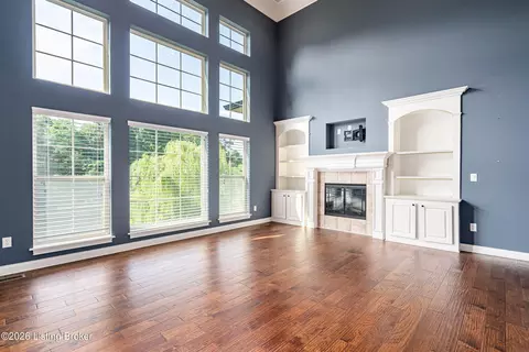 Living - 3642 Woodland Lakes Dr, Floyds Knobs, IN 47119 photo 3 of 10