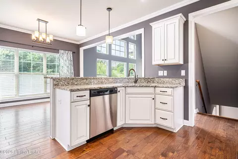 Kitchen - 3642 Woodland Lakes Dr, Floyds Knobs, IN 47119 photo 4 of 5