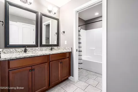 Bath - 3642 Woodland Lakes Dr, Floyds Knobs, IN 47119 photo 6 of 8