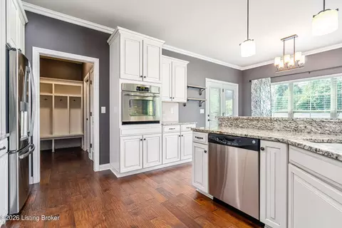 Entry Way - 3642 Woodland Lakes Dr, Floyds Knobs, IN 47119 photo 2 of 4