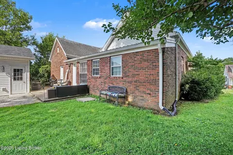 Exterior - 107 Covington Ave, Springfield, KY 40069 photo 6 of 7