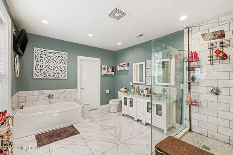 Bath - 107 Covington Ave, Springfield, KY 40069 photo 1 of 2
