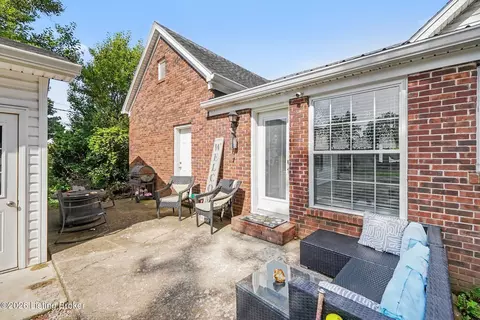 Exterior - 107 Covington Ave, Springfield, KY 40069 photo 4 of 7