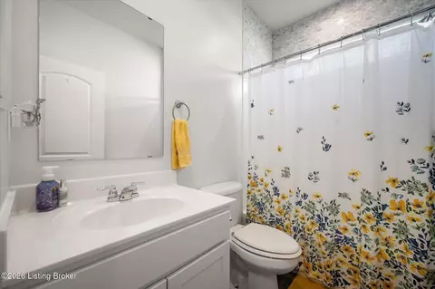Bath - 4002 White Pine Ln, La Grange, KY 40031 photo 1 of 3