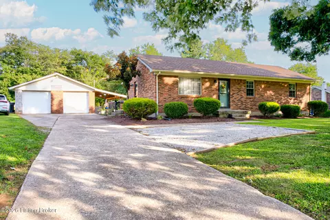 1329 Wales Rd, Mount Washington, KY 40047