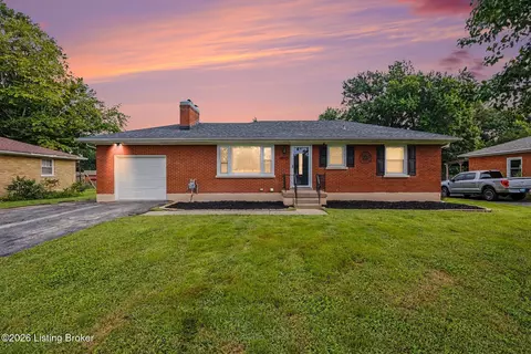 9913 Vega Ln, Louisville, KY 40272