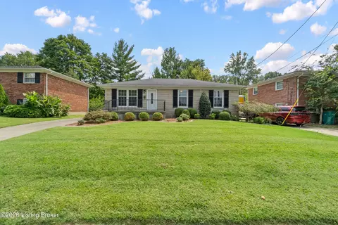 7534 Pimlico Dr, Louisville, KY 40214