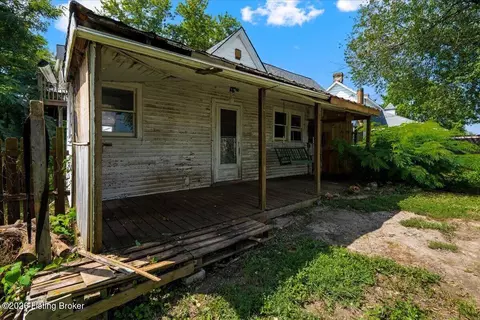 Exterior - 104 4th St, Berry, KY 41003 photo 6 of 9