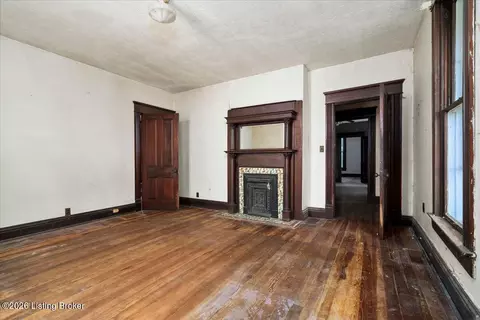 Living - 104 4th St, Berry, KY 41003 photo 2 of 4
