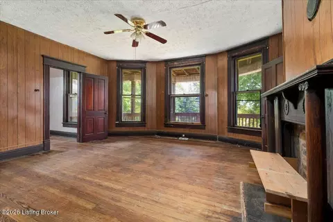 Living - 104 4th St, Berry, KY 41003 photo 3 of 4