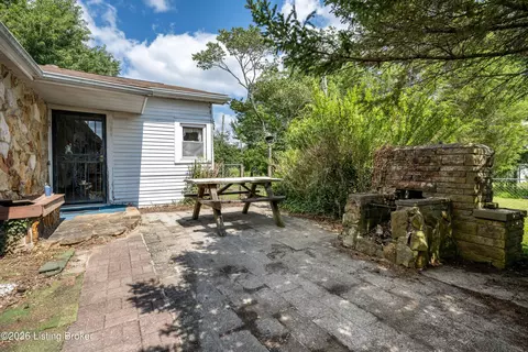 Exterior - 4678 Duffy Rd, Floyds Knobs, IN 47119 photo 5 of 9