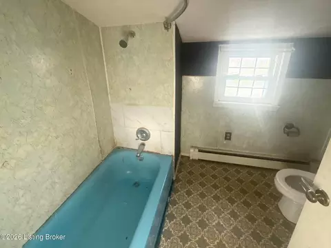 Bath - 103 Springfield Rd, Bloomfield, KY 40008 photo 2 of 2