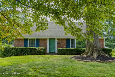 4310 Saint Regis Ln, Louisville, KY 40220