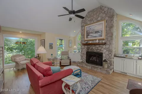 Living - 7804 Deep Trail Ct, Prospect, KY 40059 photo 2 of 3