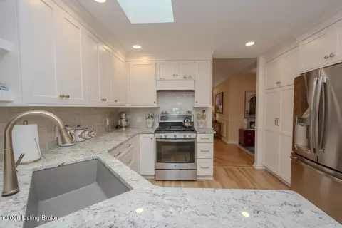 Kitchen - 7804 Deep Trail Ct, Prospect, KY 40059 photo 4 of 5