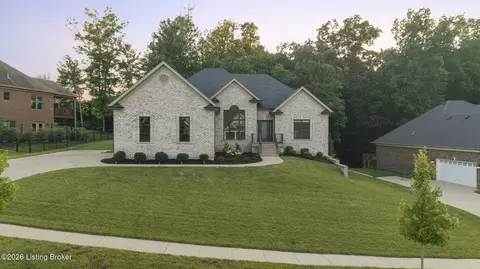 17216 Shakes Creek Dr, Louisville, KY 40023