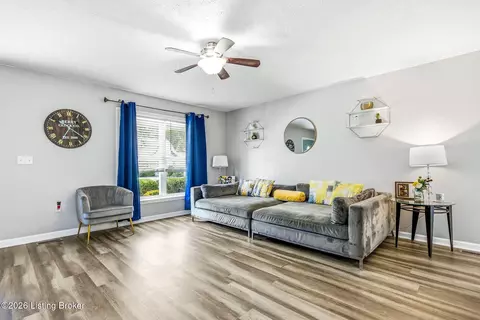 4811 Greenvale Cir, Louisville, KY 40272