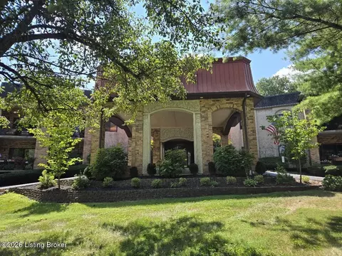 5800 Coach Gate Wynde #273, Louisville, KY 40207