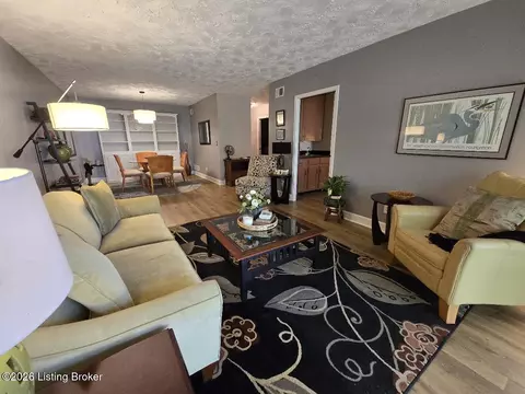 5800 Coach Gate Wynde #295, Louisville, KY 40207