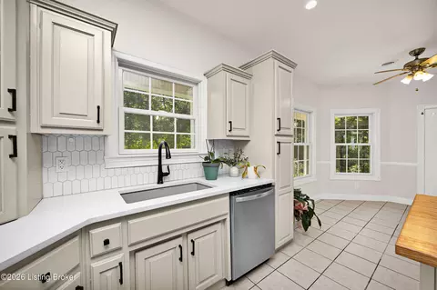 Kitchen - 335 Loretto Rd, Springfield, KY 40069 photo 2 of 5