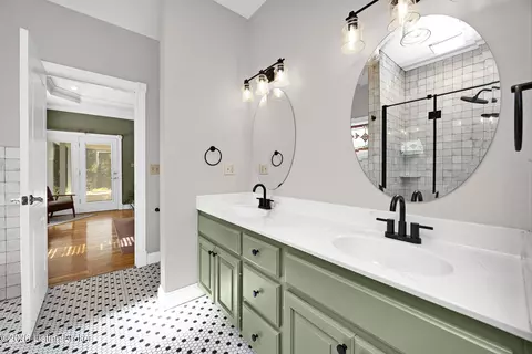 Bath - 335 Loretto Rd, Springfield, KY 40069 photo 1 of 4