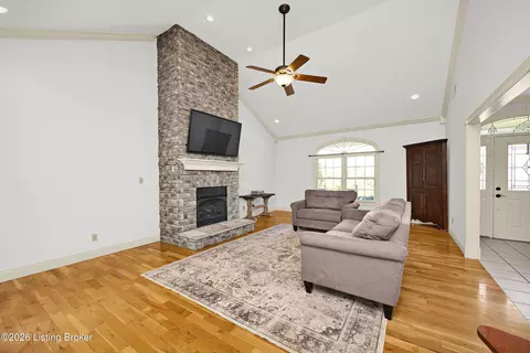 Living - 335 Loretto Rd, Springfield, KY 40069 photo 1 of 1