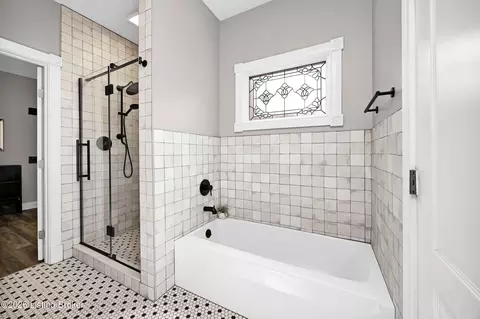 Bath - 335 Loretto Rd, Springfield, KY 40069 photo 2 of 4