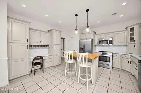 Kitchen - 335 Loretto Rd, Springfield, KY 40069 photo 4 of 5